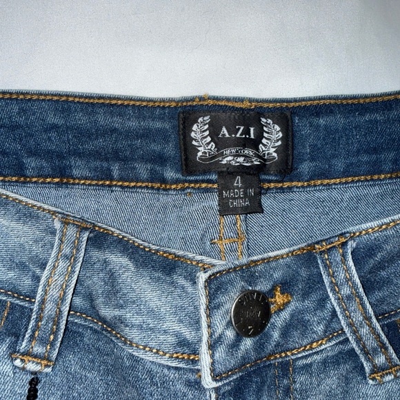 Embroidered Floral Skinny Jeans - Blue and Black - Picture 2 of 5